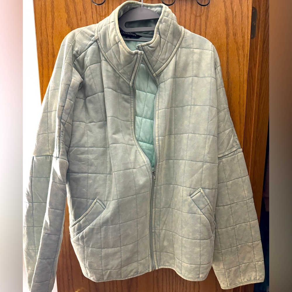 Like New Women’s Davi & Dani Quilted Jacket Size 1XL